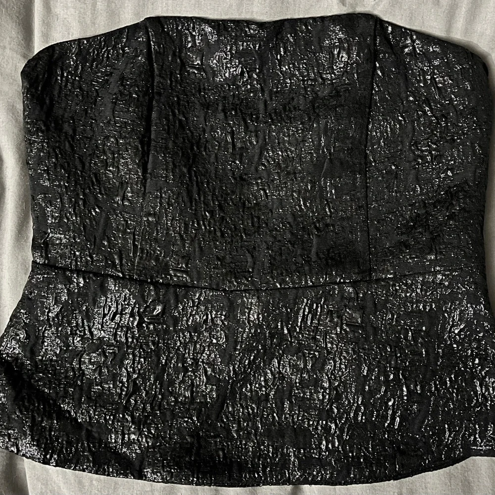 New With Tags H&M Bandeau Style Peplum Top M - Picture 2 of 9